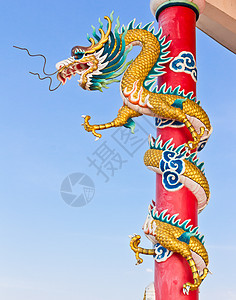 中国寺庙的龙雕像宗教雕塑旅行艺术建筑学休息装饰品金子文化天空图片