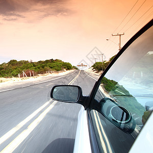 驾驶玻璃风景曲线日落旅行地平线蓝色天气运输速度图片