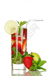 草莓莫吉托饮料派对反射蓝色玻璃液体柠檬酒吧食物酒精图片