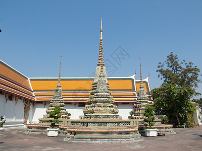 泰国的佛教和神庙艺术雕塑金子建筑宗教橙子天空雕像寺庙辐射建筑学图片