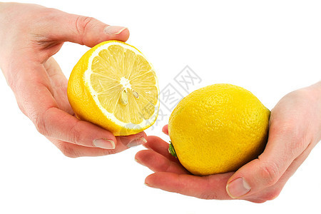 妇女手中握着柑橘水果莱蒙的手与世隔绝白色叶子热带食物身体果汁女人绿色手指黄色图片