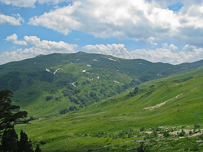 高加索自然保护区壮丽的山地风景图山峰岩石土地峡谷山脉天空蓝色爬坡高度森林图片