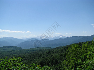 高加索自然保护区壮丽的山地风景图爬坡山峰土地全景森林旅行高山天空荒野岩石图片