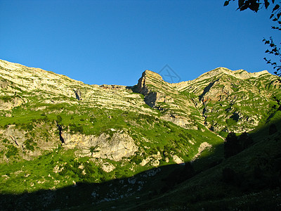 高加索自然保护区壮丽的山地风景图森林爬坡全景草地树木山脉荒野土地高度地形图片