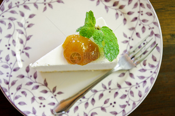 芝士蛋糕和芒果果果酱 日式白色糖果甜点蔬菜蜜饯食物黄色桌子盘子图片