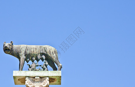 与沃尔夫罗穆卢斯和雷姆斯兄弟雕像孩子孩子们城市母亲天空婴儿蓝色雕塑图片