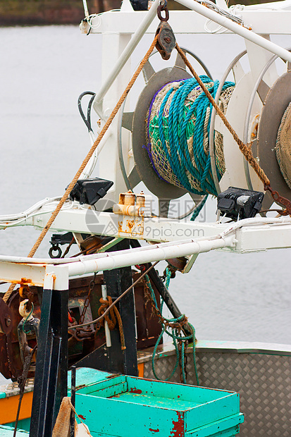 拖拉器尼龙滑轮渔船港口钓鱼海洋节点渔业水手图片