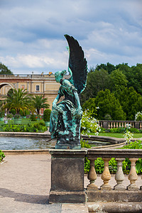 圣苏古西宫的雕塑男人城堡地标博物馆奢华古董天空雕像全景花园图片