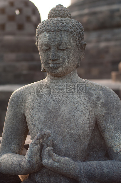 印度尼西亚中爪哇博罗布杜尔寺天空日出面孔雕像建筑学寺庙佛塔旅行纪念碑遗迹图片