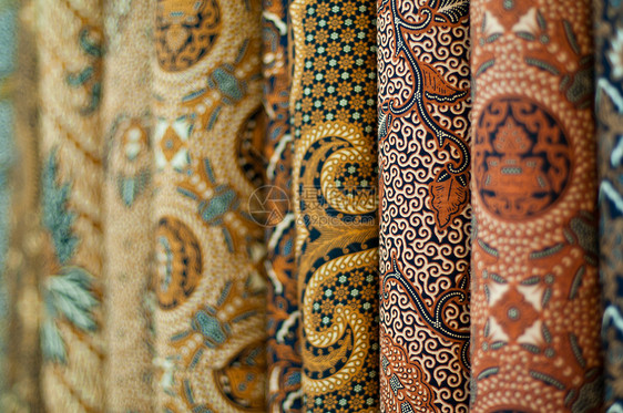 色彩多彩的 Batik蜡染艺术绘画编织文化织物曲线文摘材料棉布图片
