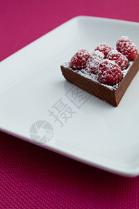 巧克力草莓蛋糕白色糕点蛋糕甜点面包食物浆果盘子覆盆子装饰图片