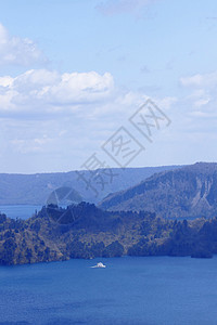 图瓦达湖太阳季节天气白色蓝色空气多云图片