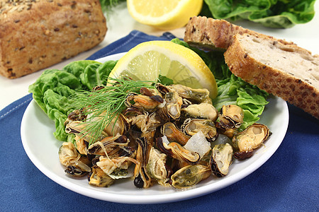 贝壳香菜沙拉蛤蜊香料柠檬烹饪美食海鲜草药图片