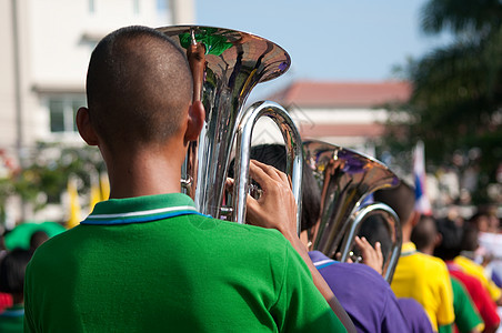 吹风乐队中的音乐家金子歌曲速度场景喇叭艺术家音乐管道男人团体图片