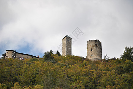 奥乌苏古姆城堡力量历史据点房子日落建筑爬坡艺术历史性天空图片