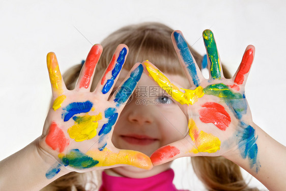 女童女孩手指学校儿童幸福艺术教育喜悦快乐童年乐趣图片