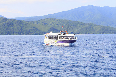 在田泽湖的船舶上旅行假期蓝色反射天空图片