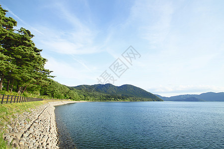 夏季塔泽湖天空旅行蓝色反射假期图片