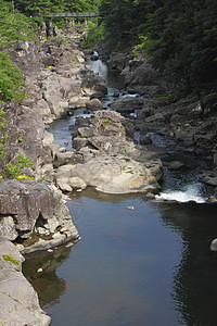 的山谷genbi溪流蓝色绿色岩石旅行天空公园假期图片