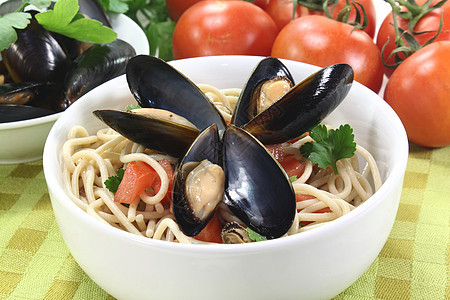 带贝贝贝的意大利面美食面条食物草药盘子蛤蜊菜单贝类低脂肪海鲜图片