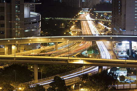 现代城市 市中心有夜间交通图片