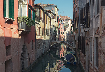 位于威尼斯的运河历史旅行建筑学建筑假期旅游城市反射房子历史性图片