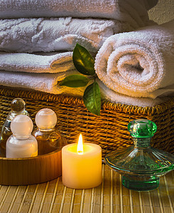 带毛巾和蜡烛的斯帕生活治疗火焰浴室香味冥想疗法卫生按摩福利图片