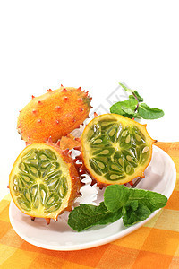新鲜切片基瓦诺水果美味黄色异国角瓜维生素食物黄瓜情调白色图片