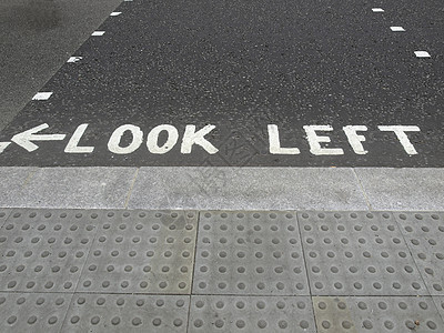 向左看左标牌行人王国信号街道交通过境英语运输图片
