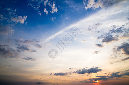 天空场景柔软度蓝色云景白色美丽天气天堂环境气候图片