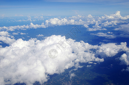 云柔软度美丽云景白色自由天际气象天空阳光场景图片
