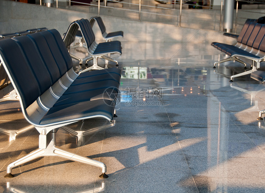 机场座位大厅地面游客车站椅子旅行商业建筑房间金属图片
