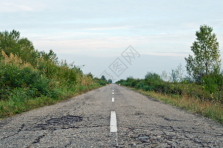 老旧乡村公路车道裂缝风景地貌摄影线条国家水平场景旅行图片