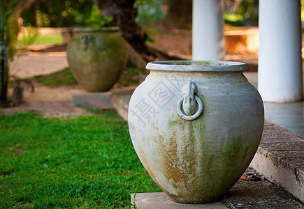 古希腊风格的巨古花瓶花园陶器地面手工制品建筑学房子建筑柱子黏土图片