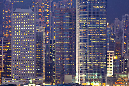 香港夜间办公大楼的营业楼商业蓝色办公室玻璃地球场景建造金融建筑天际图片