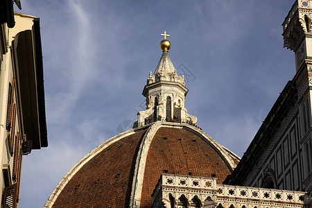 教堂顶Duomo之顶的旅游者背景