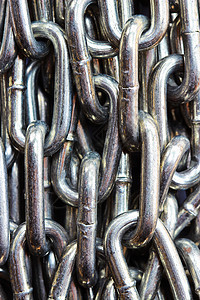 白色背景的金属链框架灰色腐蚀工具棕色力量奴隶工业金属枷锁图片