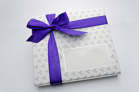 印在紫色丝带礼品盒上图片