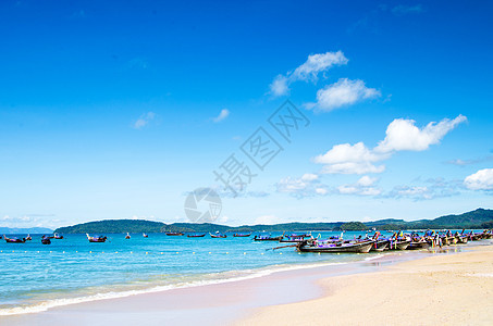 泰 国珊瑚假期岩石旅行海景运输蓝色海洋晴天血管图片