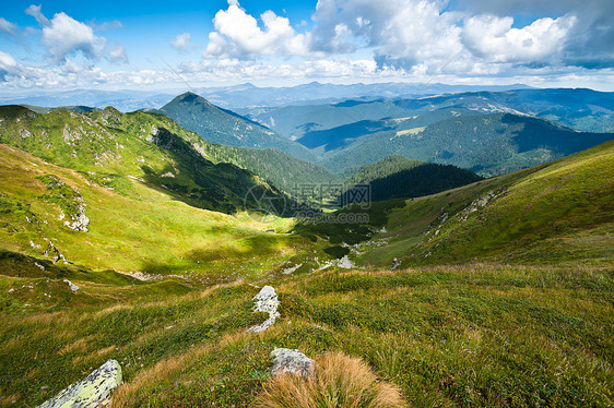 乌克兰喀尔巴阡山山脉景观爬坡森林国家场地踪迹冒险旅行边界石头假期图片