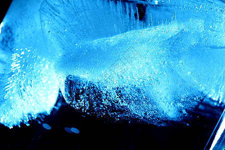 冷饮饮料工作室冰块地面液体反射酒精果汁玻璃蓝色图片