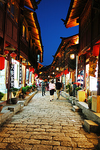 中国古城建筑学木头风景场景街道游客灯笼蓝色村庄天空图片