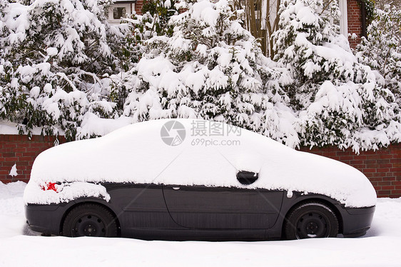 覆盖的雪雪雪白色运输公路冻结亚人汽车交通车辆季节图片