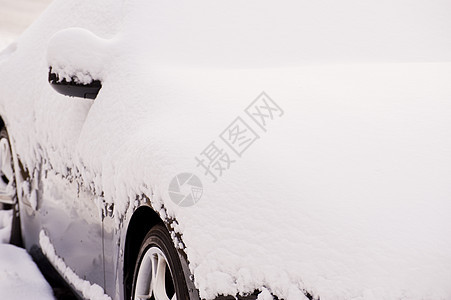 覆盖的雪雪雪亚人公路白色交通冻结汽车季节运输车辆图片