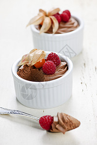 巧克力甜甜甜点服务勺子面包美食可可盘子圆圈浆果食物糖果图片