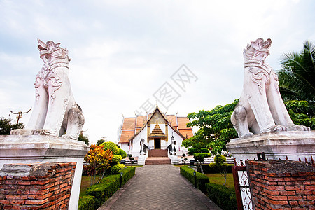 美丽的泰国寺庙历史性蓝色历史游客天空旅行旅游假期建筑精神图片