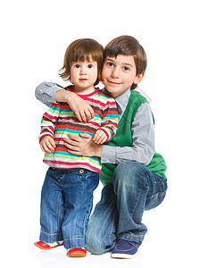 怀着微笑的弟弟和妹妹在拥抱中喜悦欢乐表哥女性乐趣孩子男生童年蓝色情感图片
