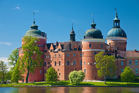 Gripsholm 城堡蓝色吸引力晴天皇家天空旅游建筑地标旅行红色图片