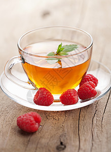 含薄荷茶和果汁的茶叶美食芳香覆盆子浆果杯子叶子植物饮料胡椒飞碟图片