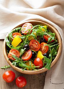 新鲜蔬菜沙拉维生素辣椒木头服务饮食叶子餐厅胡椒盘子美食图片